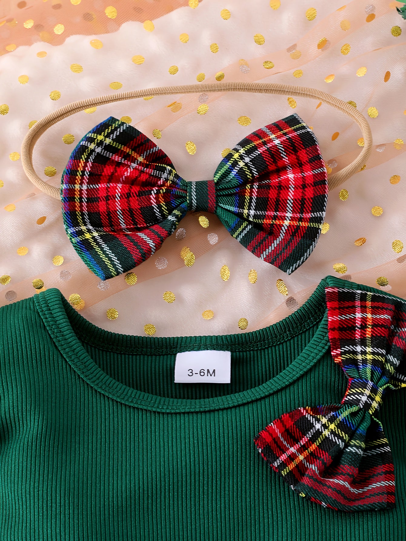 Set Fashion pentru Fetițe – Bluziță Verde din Tricot și Fustiță în Carouri cu Fundițe și Bentiță Asortată